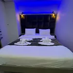 Galatagreenapplehotel 3*